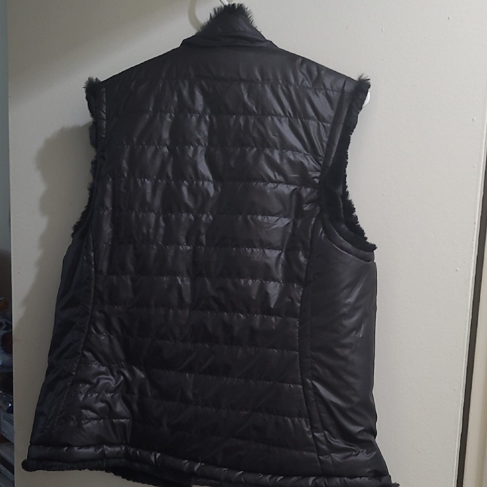 Nicole Miller Reversible Black Puffer Vest - Medium 20 PTP - Picture 4 of 9